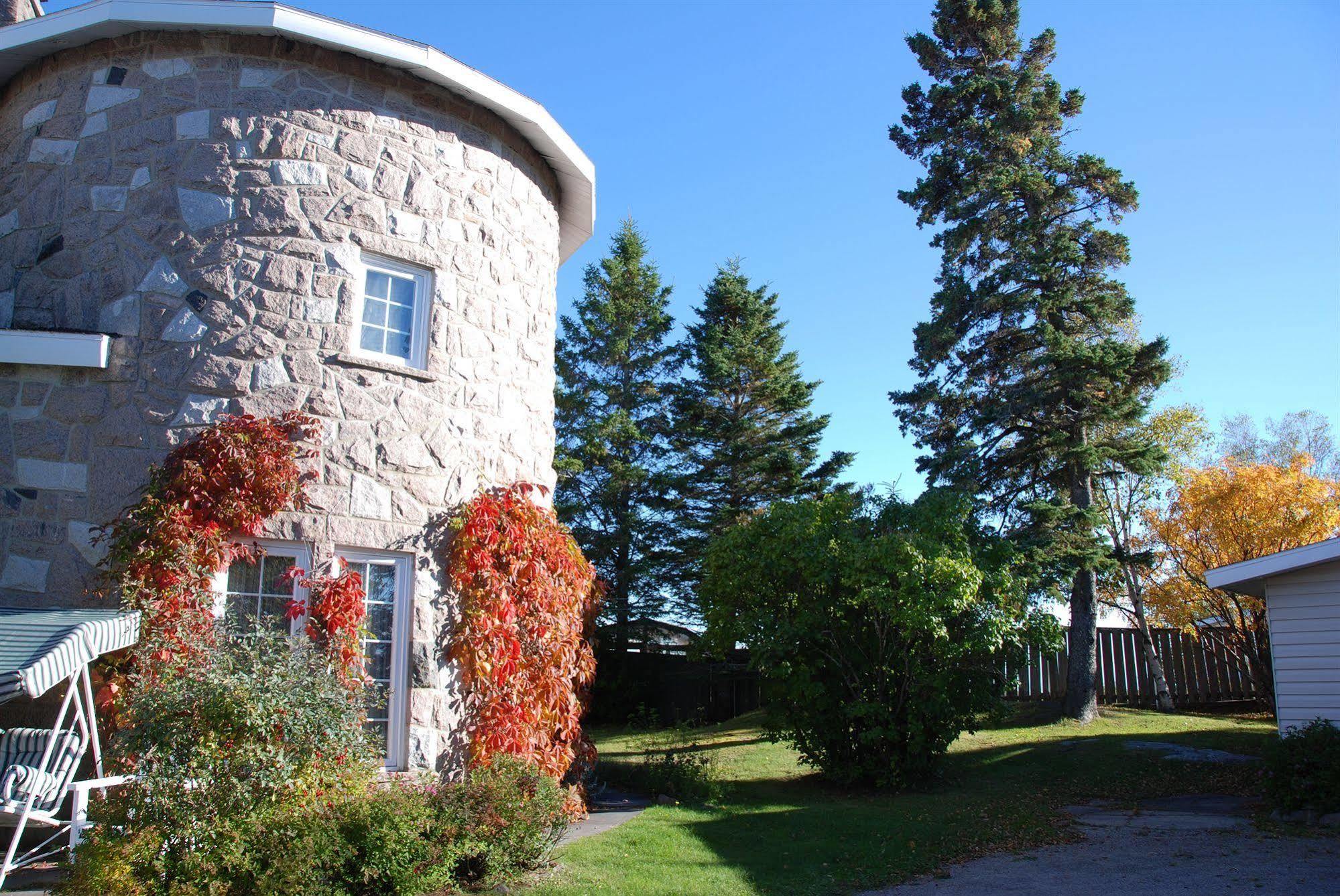 Auberge La Rosepierre Bistro Henri Grandes-Bergeronnes Exterior photo